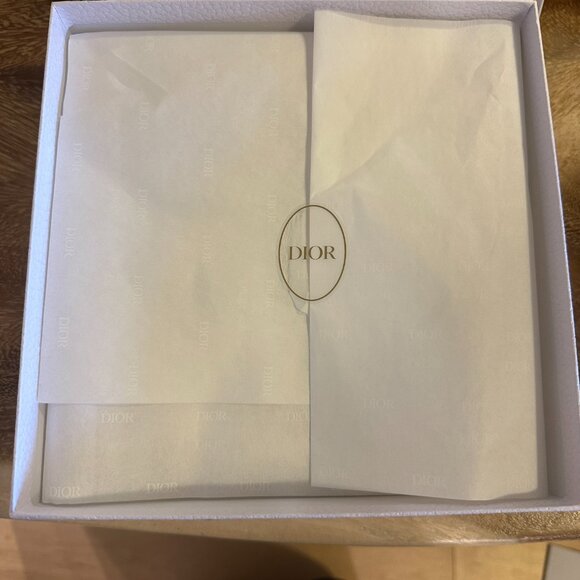 Dior Gift Box - Picture 2 of 7